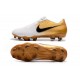 Bota de Fútbol Nike Phantom Venom Elite FG -Oro Blanco Negro